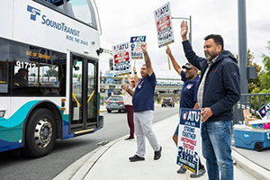 Union pickets as negotiations with Community Transit continue